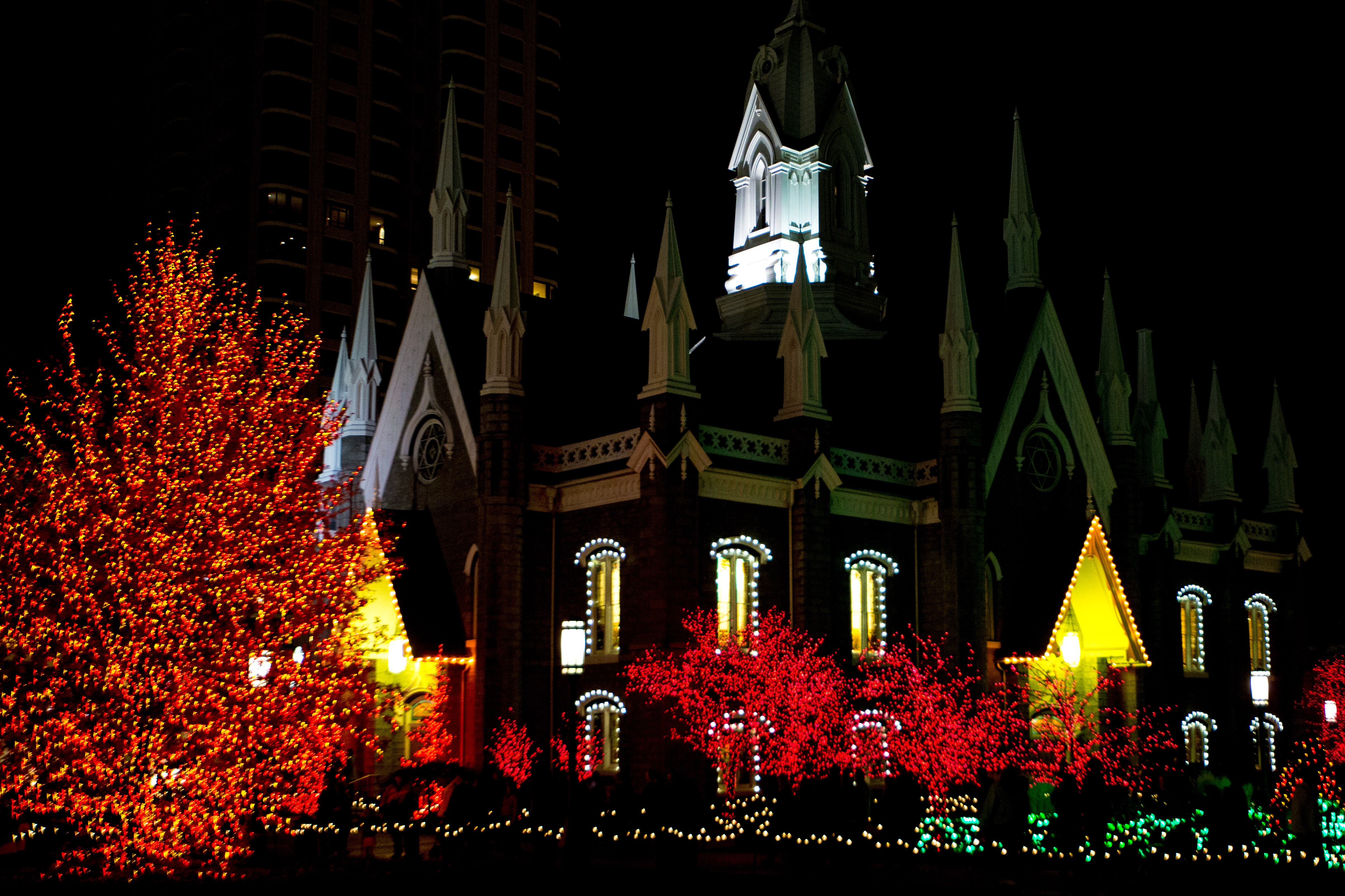 Temple Square lights7 2014