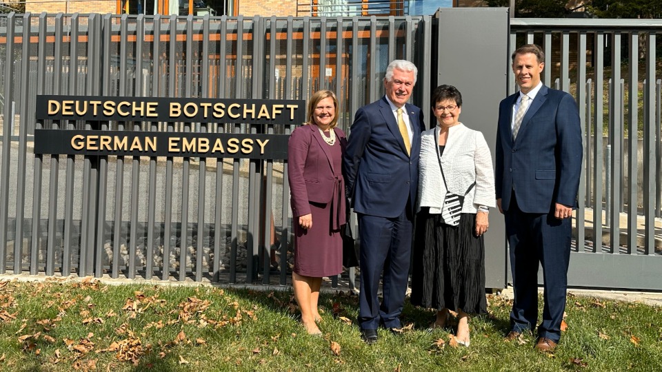 German-Embassy-visit-(outside-photo)-w.-Mauri-Earl-and-James-Burton.jpg
