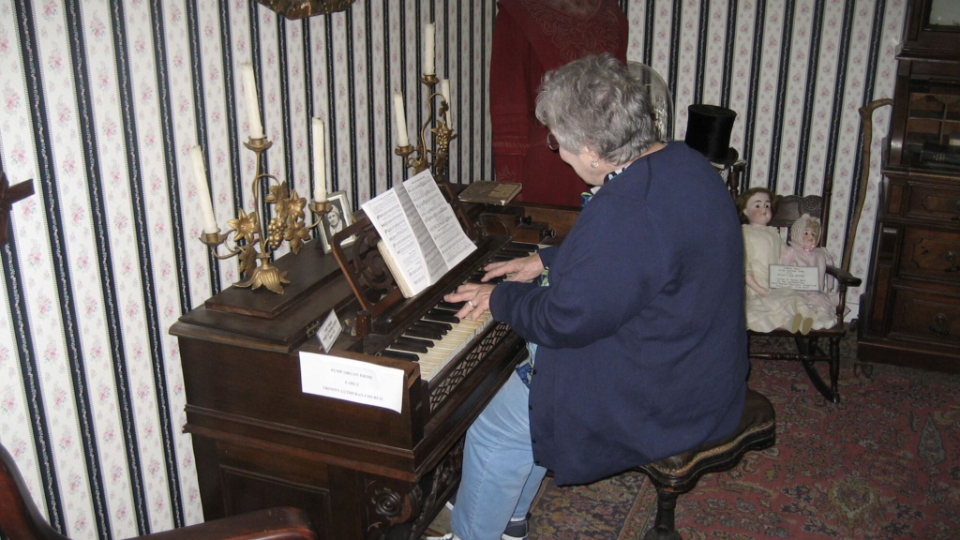 Ward-Organist