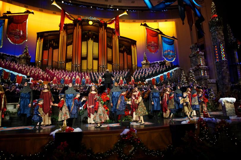 Mormon Tabernacle Choir Christmas Concert Thrills Tens of Thousands